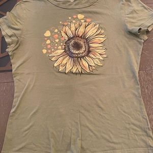 T shirt with sunflower image.